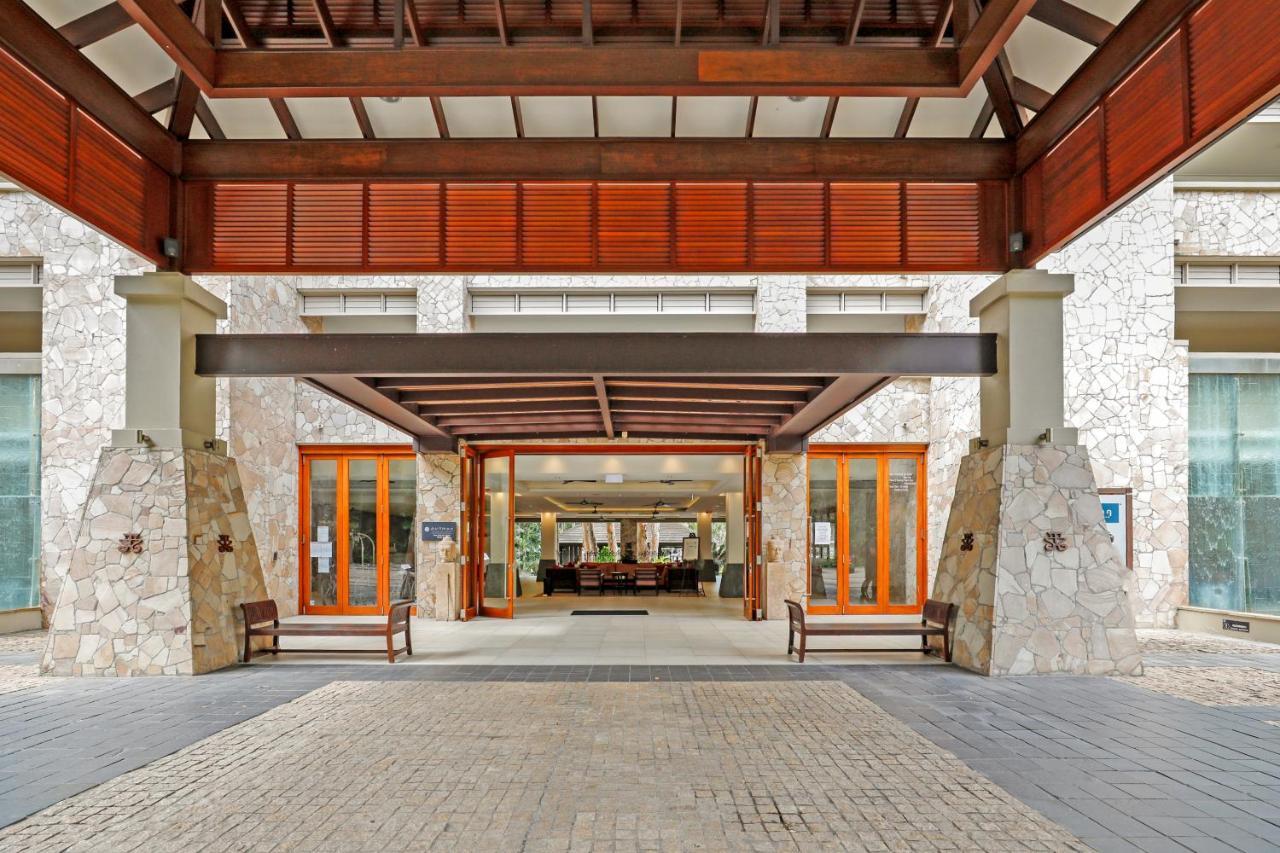 Private Apartments In The Temple Beachfront Resort Палм Коув Екстериор снимка