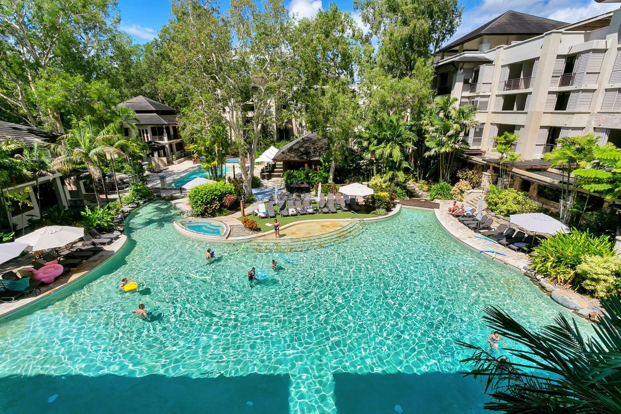 Private Apartments In The Temple Beachfront Resort Палм Коув Екстериор снимка