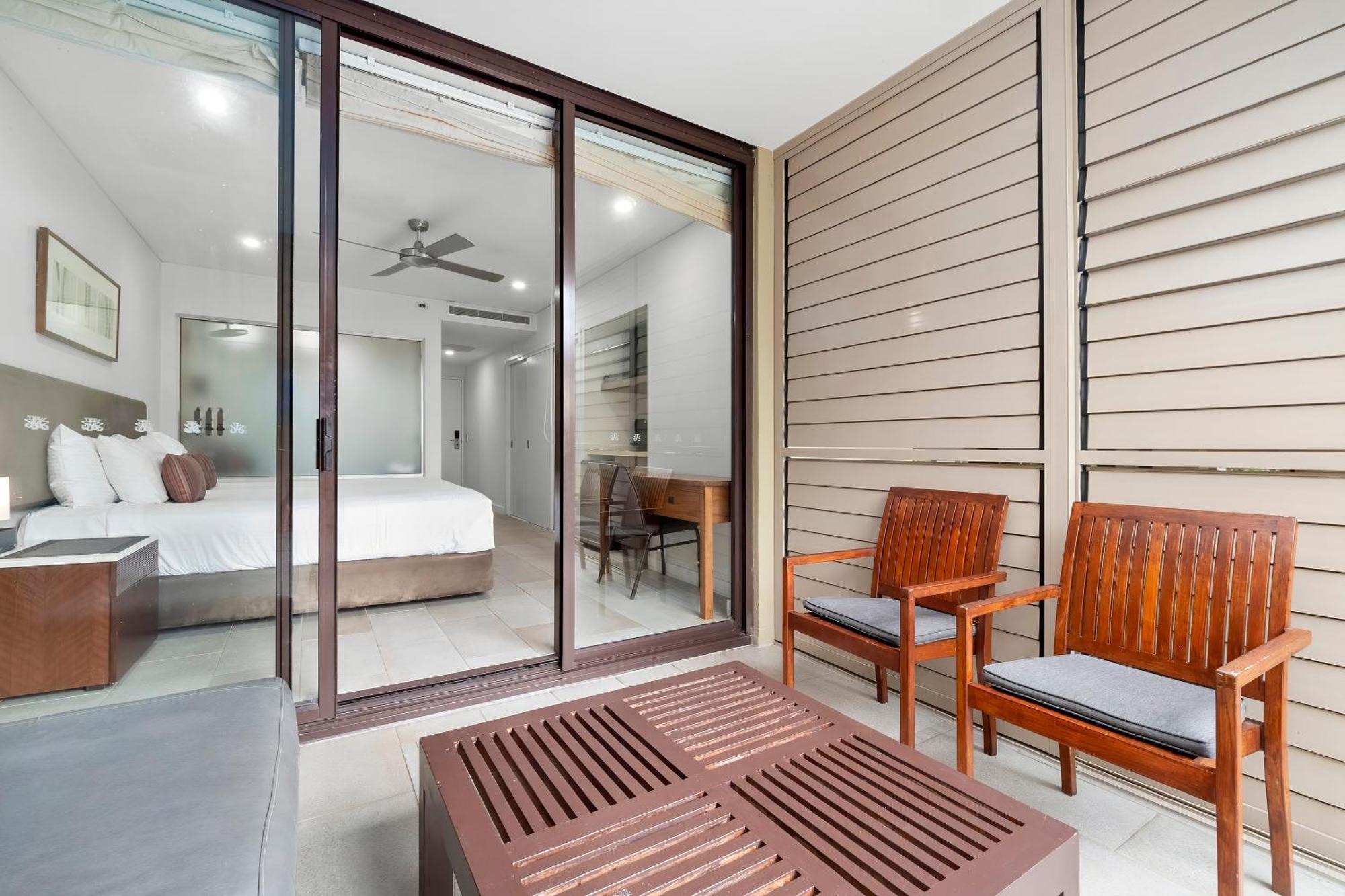 Private Apartments In The Temple Beachfront Resort Палм Коув Стая снимка