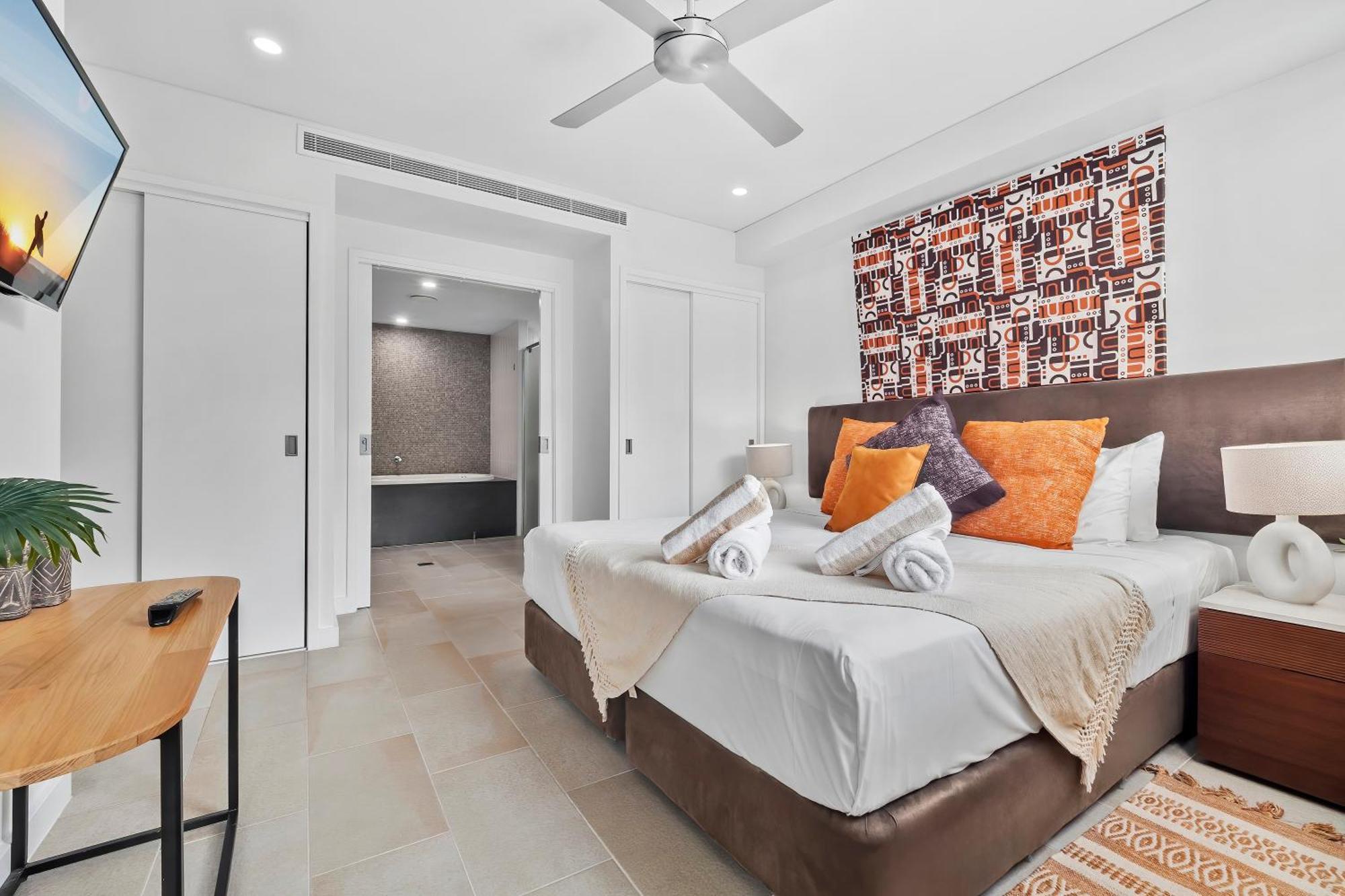 Private Apartments In The Temple Beachfront Resort Палм Коув Стая снимка