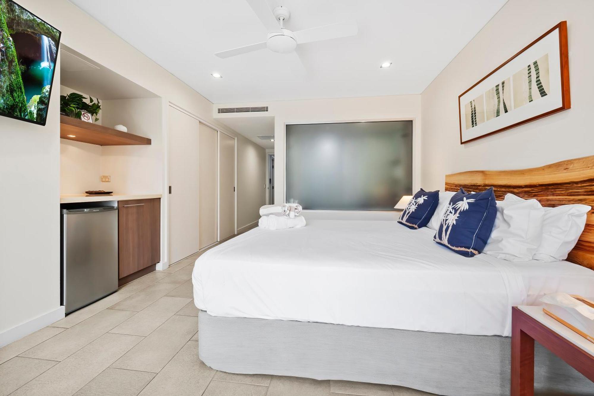 Private Apartments In The Temple Beachfront Resort Палм Коув Стая снимка