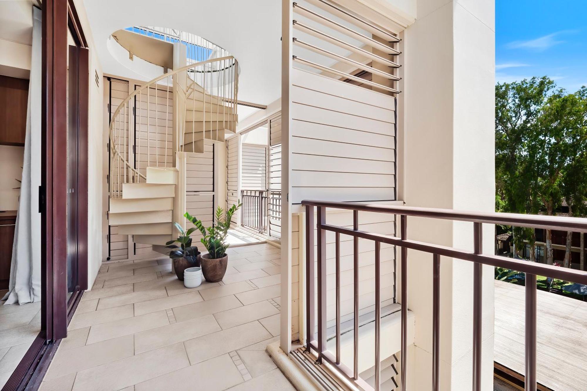Private Apartments In The Temple Beachfront Resort Палм Коув Стая снимка
