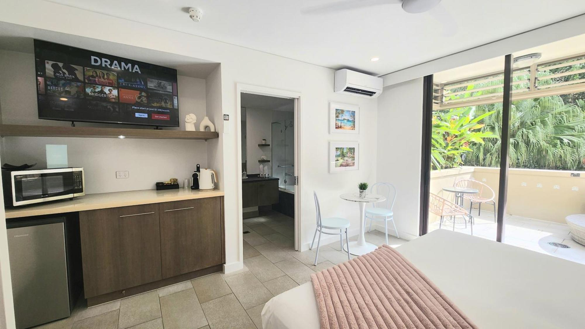 Private Apartments In The Temple Beachfront Resort Палм Коув Стая снимка