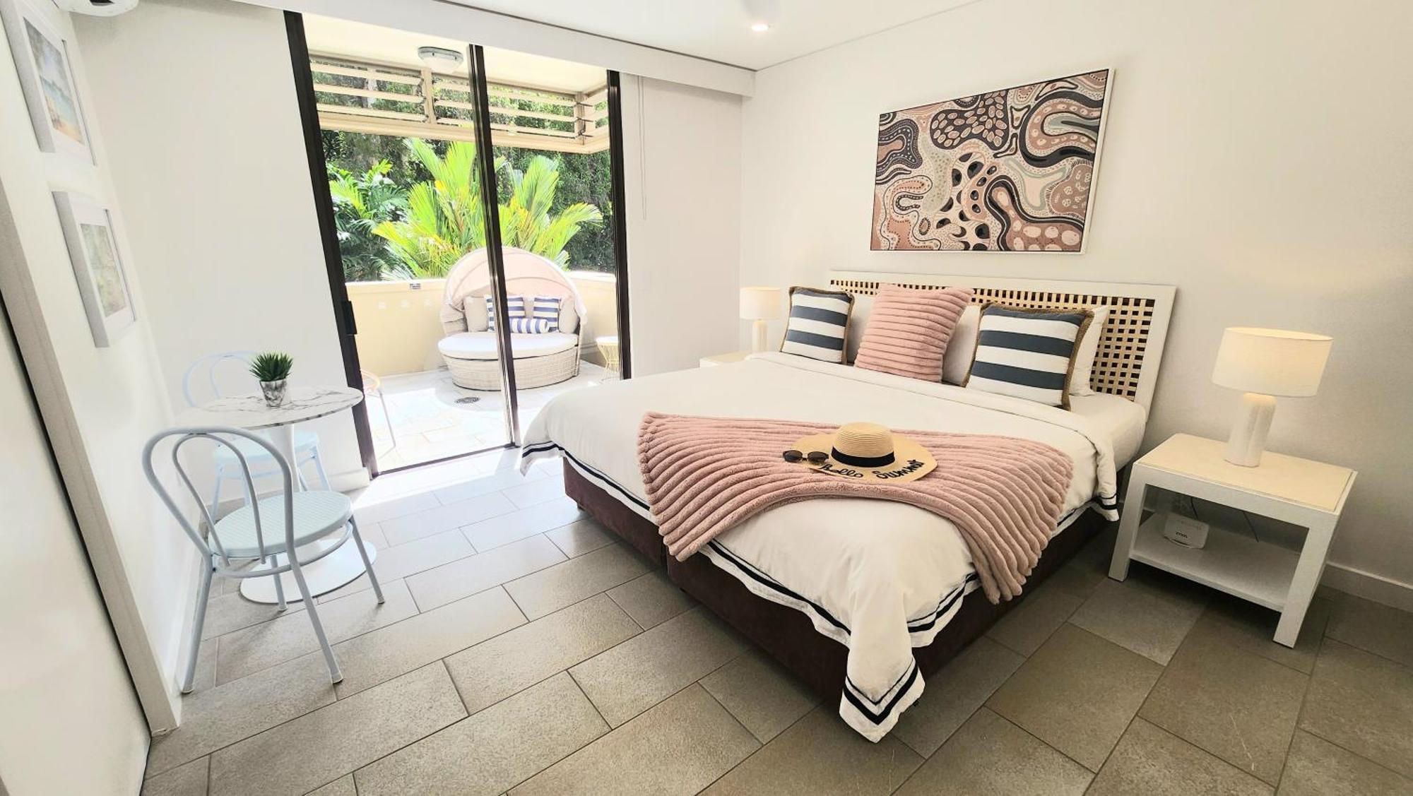 Private Apartments In The Temple Beachfront Resort Палм Коув Стая снимка