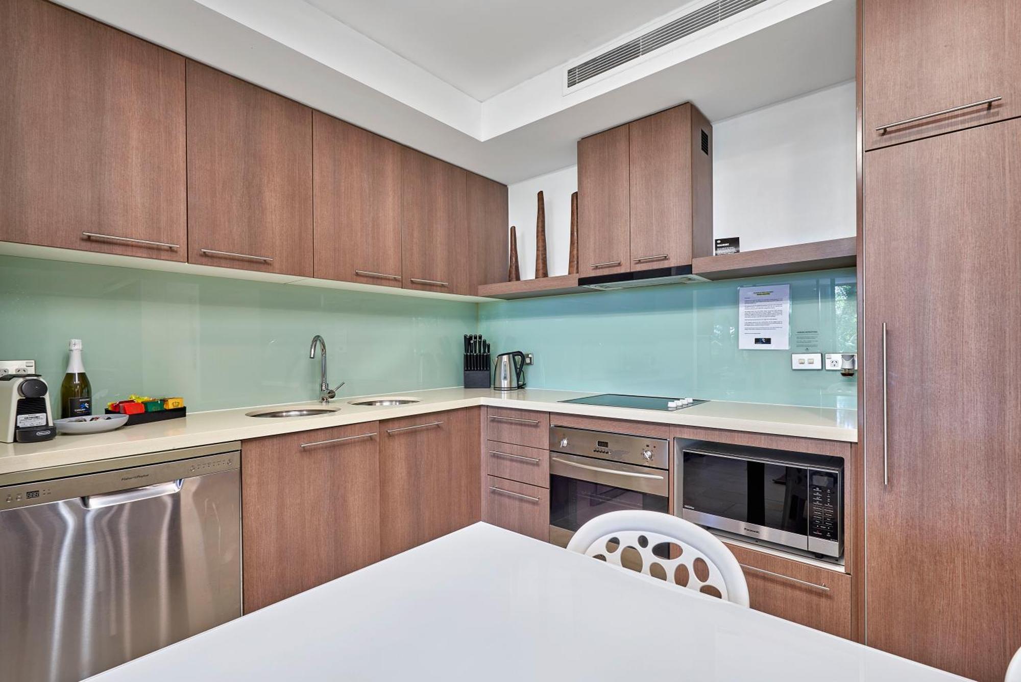 Private Apartments In The Temple Beachfront Resort Палм Коув Стая снимка